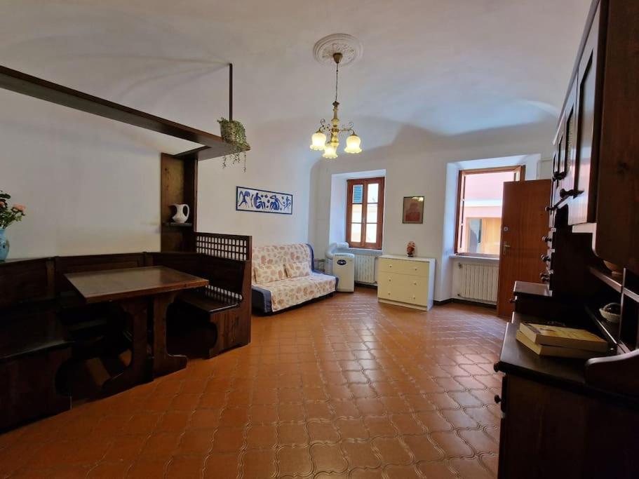 Silver Sands Finale Ligure - Traditional Apartment - 4 Beds & Terrace By The Beach Eksteriør billede