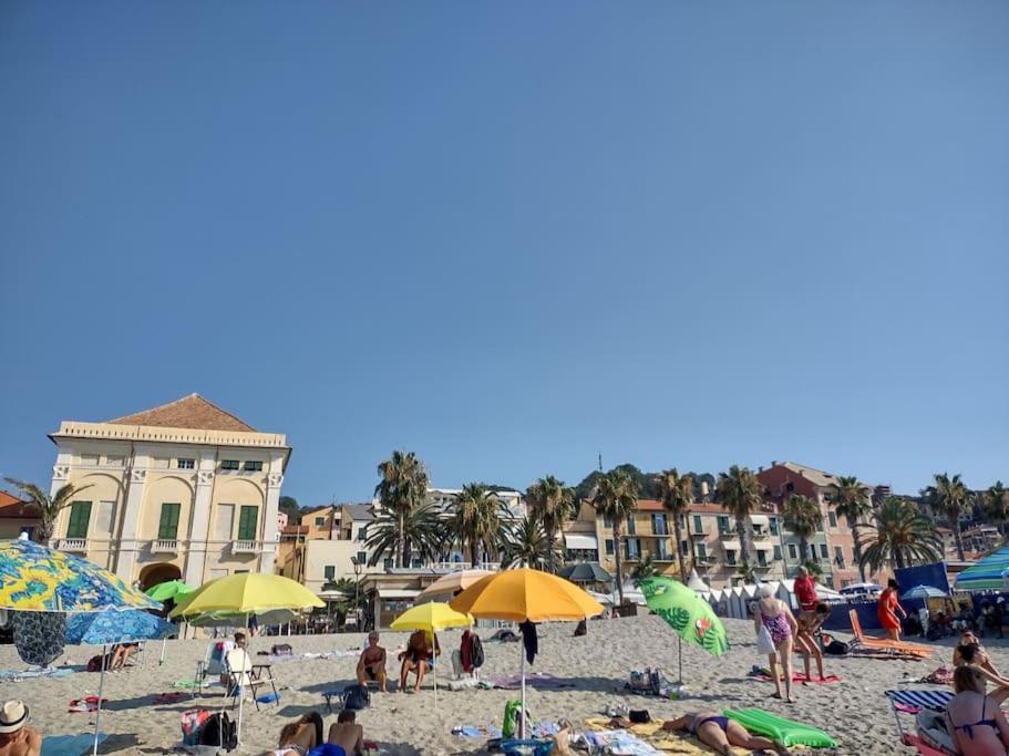 Silver Sands Finale Ligure - Traditional Apartment - 4 Beds & Terrace By The Beach Eksteriør billede