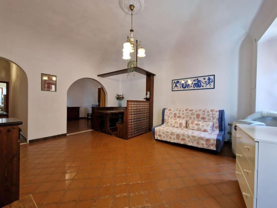 Silver Sands Finale Ligure - Traditional Apartment - 4 Beds & Terrace By The Beach Eksteriør billede