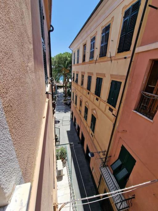 Silver Sands Finale Ligure - Traditional Apartment - 4 Beds & Terrace By The Beach Eksteriør billede