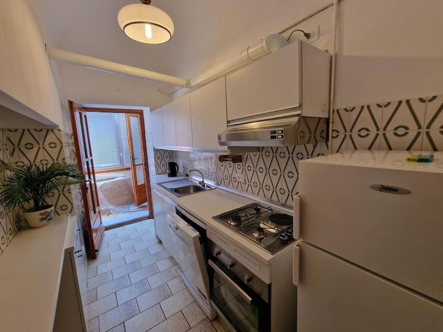 Silver Sands Finale Ligure - Traditional Apartment - 4 Beds & Terrace By The Beach Eksteriør billede