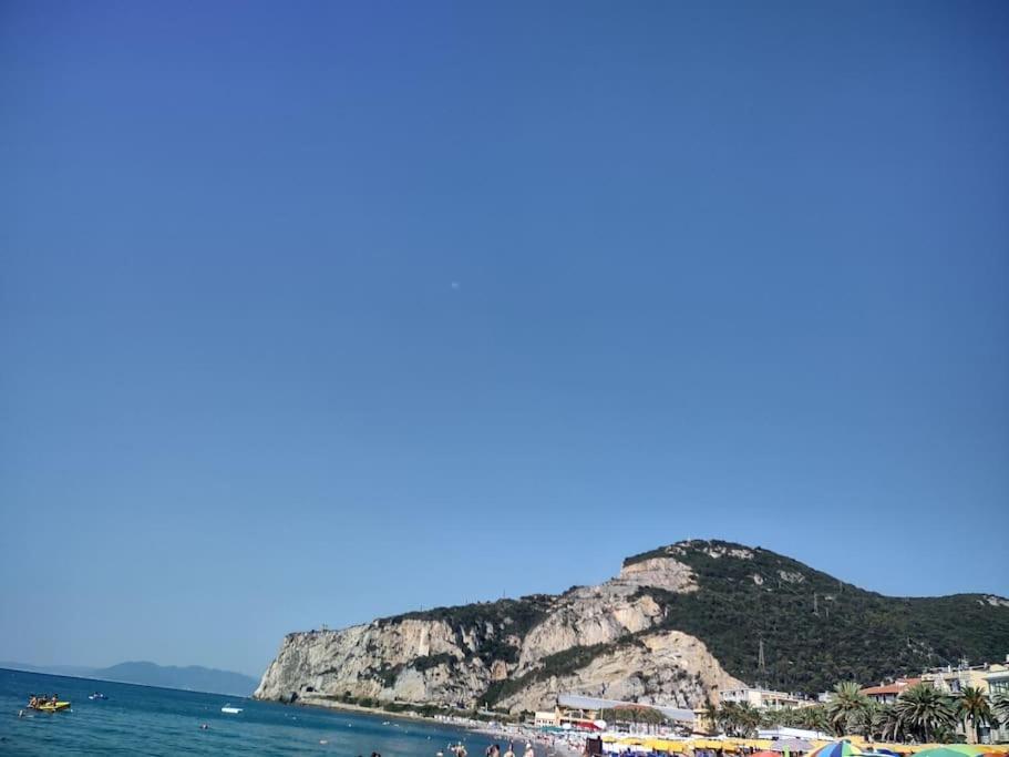 Silver Sands Finale Ligure - Traditional Apartment - 4 Beds & Terrace By The Beach Eksteriør billede